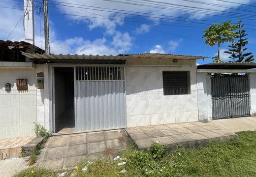 Fachada do imóvel em Paulista, PE antes da reforma