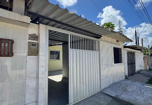 Fachada do imóvel em Paulista, PE após reforma leve